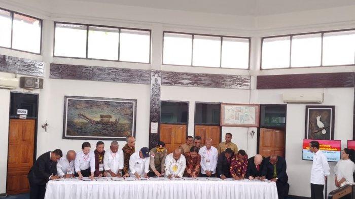 presiden-jokowi-saksikan-mou-rehabilitasi-hutan-cycloop-papua.jpg