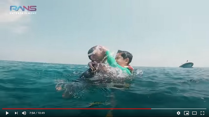 Berantem di Tengah Laut dengan Rafathar, Raffi Ahmad: Papah Kalau Mati Gimana? Mau Papahnya Mati?