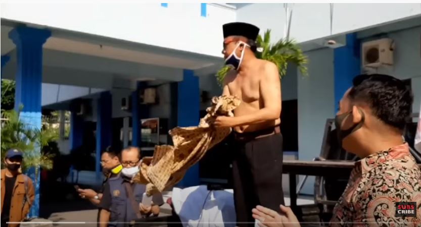 Tak Berdaya Lawan Intervensi Yayasan, Rektor UNIBA Solo Copot Baju dan Mundur dari Jabatan