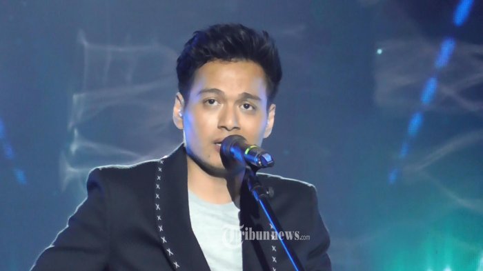 Kunci (Chord) Gitar dan Lirik Lagu Hampir Sempurna oleh Rendy Pandugo