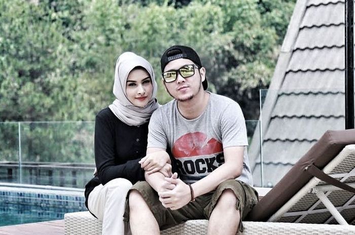 Meski Diselingkuhi, Angel Qulbiah Rela Tinggal Serumah dengan Richie Five Minutes demi sang Anak