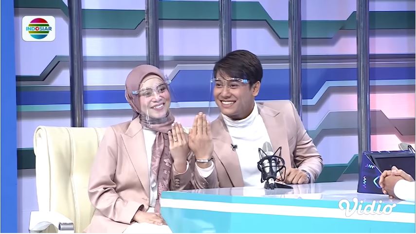 rizky-billar-dan-lesti-kejora-pamer-cincin-tunangan.jpg