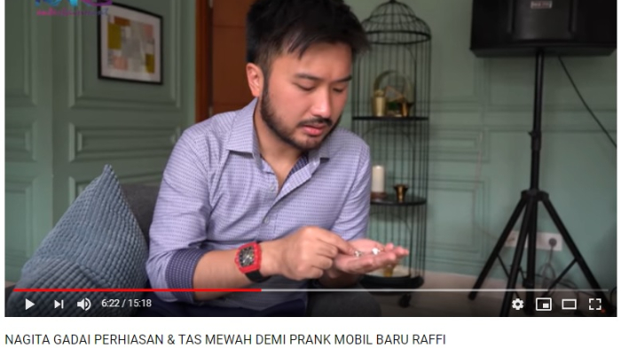 rudy-salim-menerima-cincin-dan-sepasang-anting-anting-berlian-milik-nagita-slavina.jpg