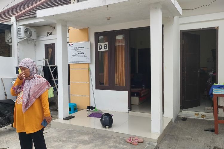 Tak Tahu Pemilik Kontrakan Bupati Probolinggo, Nur Lela Bingung saat Rumah yang Ditempati Disita KPK