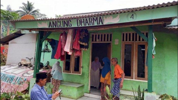 rumah-pengikut-kerajaan-angling-dharma.jpg