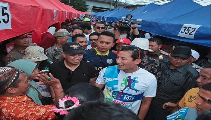 sandiaga-uno-saat-meninjau-tanah-abang_20171230_093852.jpg