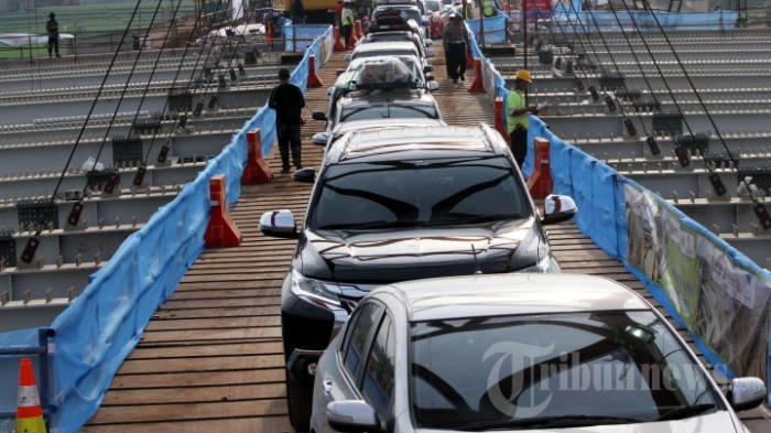 Faktor Mahalnya Harga Tiket Pesawat, Pemudik Pilih Gunakan Kendaraan Pribadi