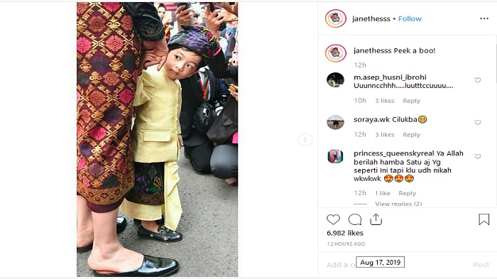 sepatu-gucci-jan-ethes-saat-ikut-upcara-hut-kemerdekaan-ri-17-agustus-2019.jpg