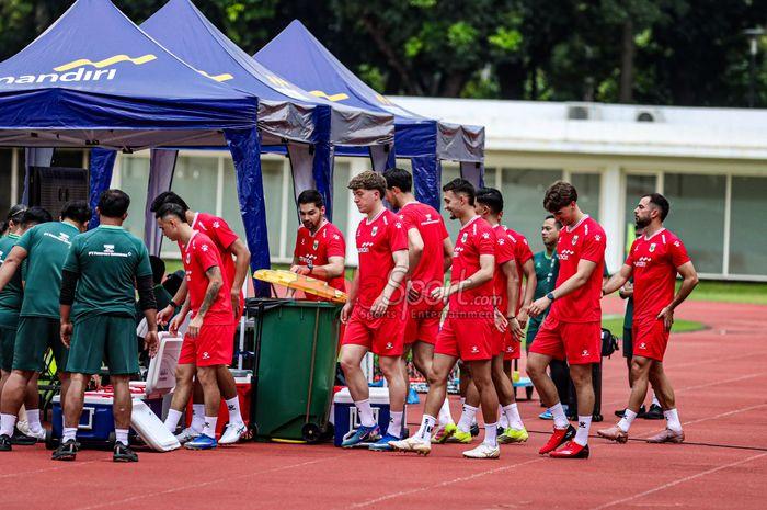 suasana-latihan-Timnas-Indonesia-di-Stadion-Madya.jpg