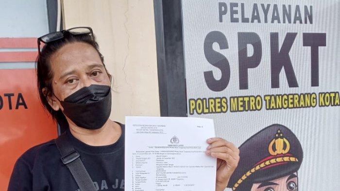 sulistyawati-45-menunjukkan-laporan-polisi.jpg