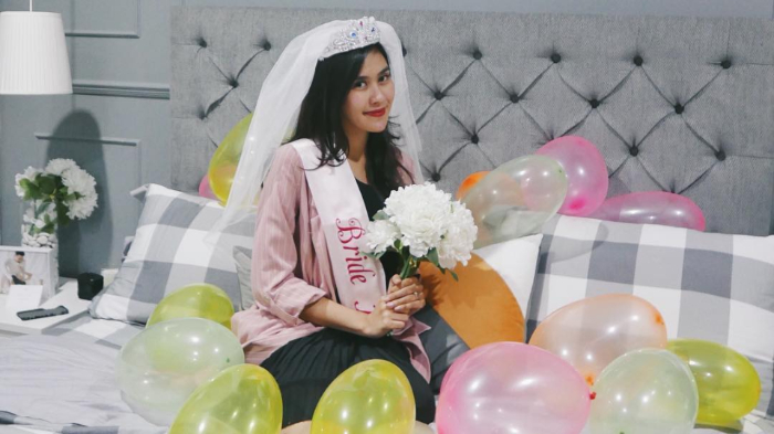 Dapat Kejutan Bridal Shower, Syahnaz Sadiqah Syok Mukanya Dicoret-coret Sahabatnya