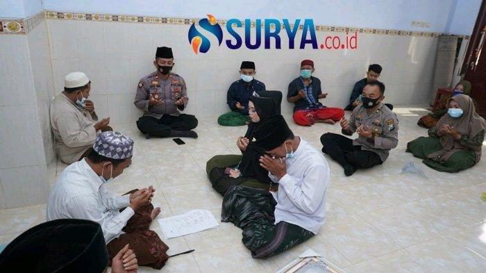 Polisi Pergi saat Lihat Momen Haru Tahanan Nikahkan Putrinya di Polsek: Daripada Ikut Nangis