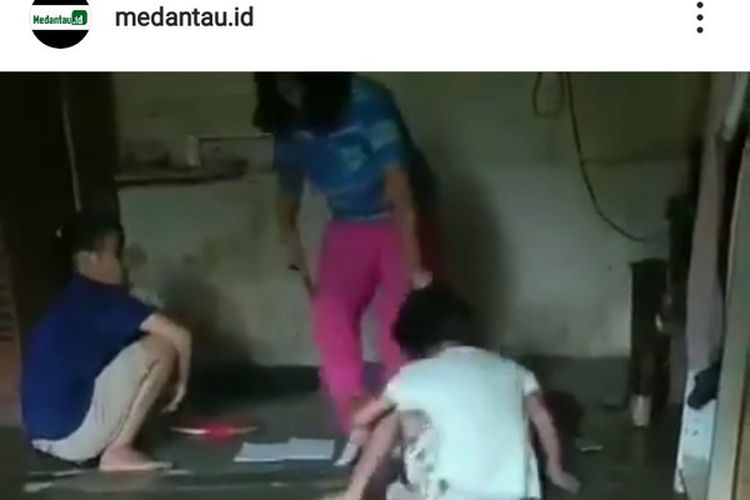 tangkapan-layar-dari-video-penganiayaan-terhadap-seorang-anak-di-simalungun.jpg