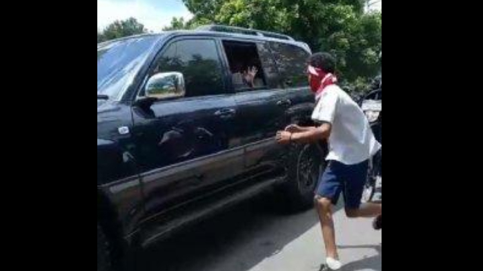 Siswa SMP di NTT Kejar Mobil Jokowi demi Beri Surat Curhat Warga, Sempat Ditegur Paspampres