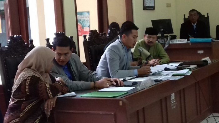 tim-kuasa-hukum-hti-pada-sidang-gugatan_20180507_113908.jpg