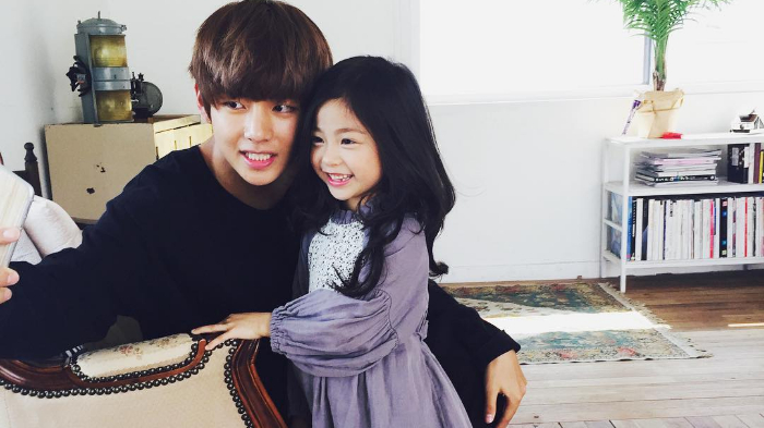 5 Momen Artis Korea Bareng Anak Kecil, Aura Ayah Idaman Terpancar!