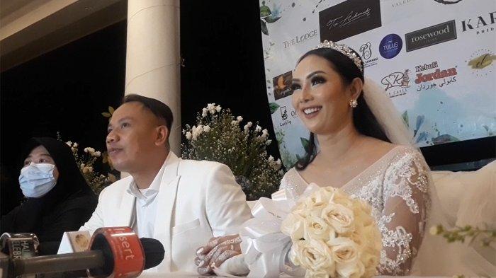vicky-prasetyo-dan-kalina-oktarani-saat-jumpa-pers.jpg
