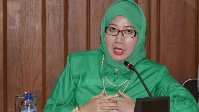 wakil-ketua-komisi-x-dpr-ri-reni-marlinawati.jpg