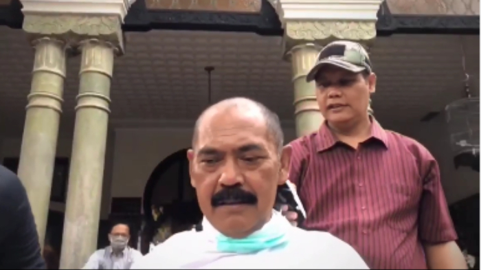 wali-kota-solo-fx-hadi-rudyatmo-melakukan-aksi-cukur-rambut-sampai-gundul.jpg