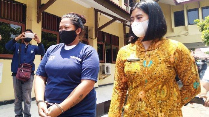wanita-pekerjakan-anak-di-bawah-umur-sebagai-pemandu-karaoke.jpg