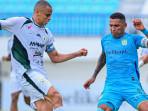 Duel-kapten-Persela-Beto-Goncalves-dengan-kapten-PSS-Sleman-Cleberson.jpg