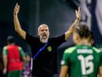 Edu-Perez-saat-memberi-instruksi-ke-anpersebaya.jpg