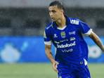 Eliano-Reijnders-saat-menjalani-laga-debut-bersama-Persib-Bandung.jpg