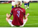 Erling-Haaland-melakukan-selebrasi-ikoniknya.jpg