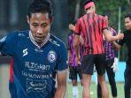 Evan-Dimas-saat-berpamitan-dengan-timnya-Arema-FC-Senin-13-November-2023.jpg