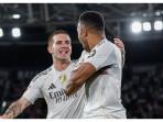 Foto-Kylian-Mbappe-dan-Franco-Mastantuono.jpg