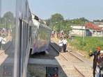 Kereta-Api-KA-Argo-Bromo-Anggrek-mengalami-anjlok-di-dekat-Stasiun-Pegadenbaru.jpg