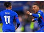 Kylian-Mbappe-dan-Michael-Olise-sedang-merayakan-gol.jpg