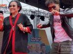 Megawati-berjoget-dengan-Kaka-Slank-di-kampanye-Akbar-03-Banten.jpg