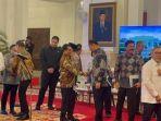 Moeldoko-kiri-dan-AHY-tampak-bersalaman.jpg