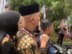 Momen-Ahmad-Dhani-dan-Mulan-Jameela-bonceng-tiga.jpg