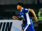 Momen-debut-Alfeandra-Dewangga-di-Persib-Bandung.jpg