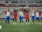 Para-pemain-PSIS-Semarang-sebelum-pertandingan-melawan-Persiku-Kudus.jpg
