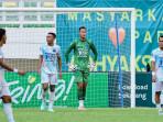 Para-pemain-belakang-PSPS-Pekanbaru-saat-melawan-Adhyaksa-FC.jpg