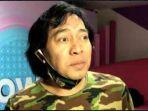 Pelawak-Komeng-seraya-tersenyum.jpg