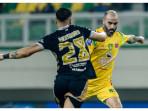 Persebaya-Surabaya-dan-Dewa-United-22111.jpg