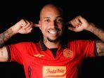 Potret-Gustavo-Almeida-mengenakan-seragam-Persija-Jakarta.jpg