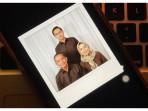 5 Contoh Prompt Gemini AI Bahasa Indonesia, Edit Foto Lama Keluarga, Nuansa 60-an, 80-an, Modern
