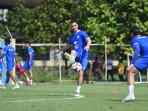 Thom-Haye-jalani-latihan-perdana-dengan-Persib-Bandung.jpg