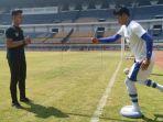achmad-jufriyanto-melakukan-pemulihan-jelang-melawan-persib-bandung.jpg