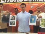 akp-indra-t-herlambang-memerlihatkan-kedua-tersangka-yang-diduga-terlibat-dalam-pembunuhan.jpg