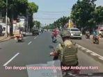ambulans-dihalangi-halangi-oknum-tni-jatinegara.jpg
