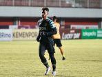 aqil-savik-ketika-berseragam-bhayangkara-fc.jpg