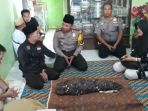 calista-disemayamkan-di-rumah-kakeknya-di-jatirasa-barat_20180326_095359.jpg