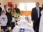 donald-trump-saat-menjenguk-korban-penembakan-florida_20180218_172025.jpg
