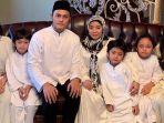 fadel-islami-berfoto-bersama-muzdalifah-dan-kelima-anaknya.jpg
